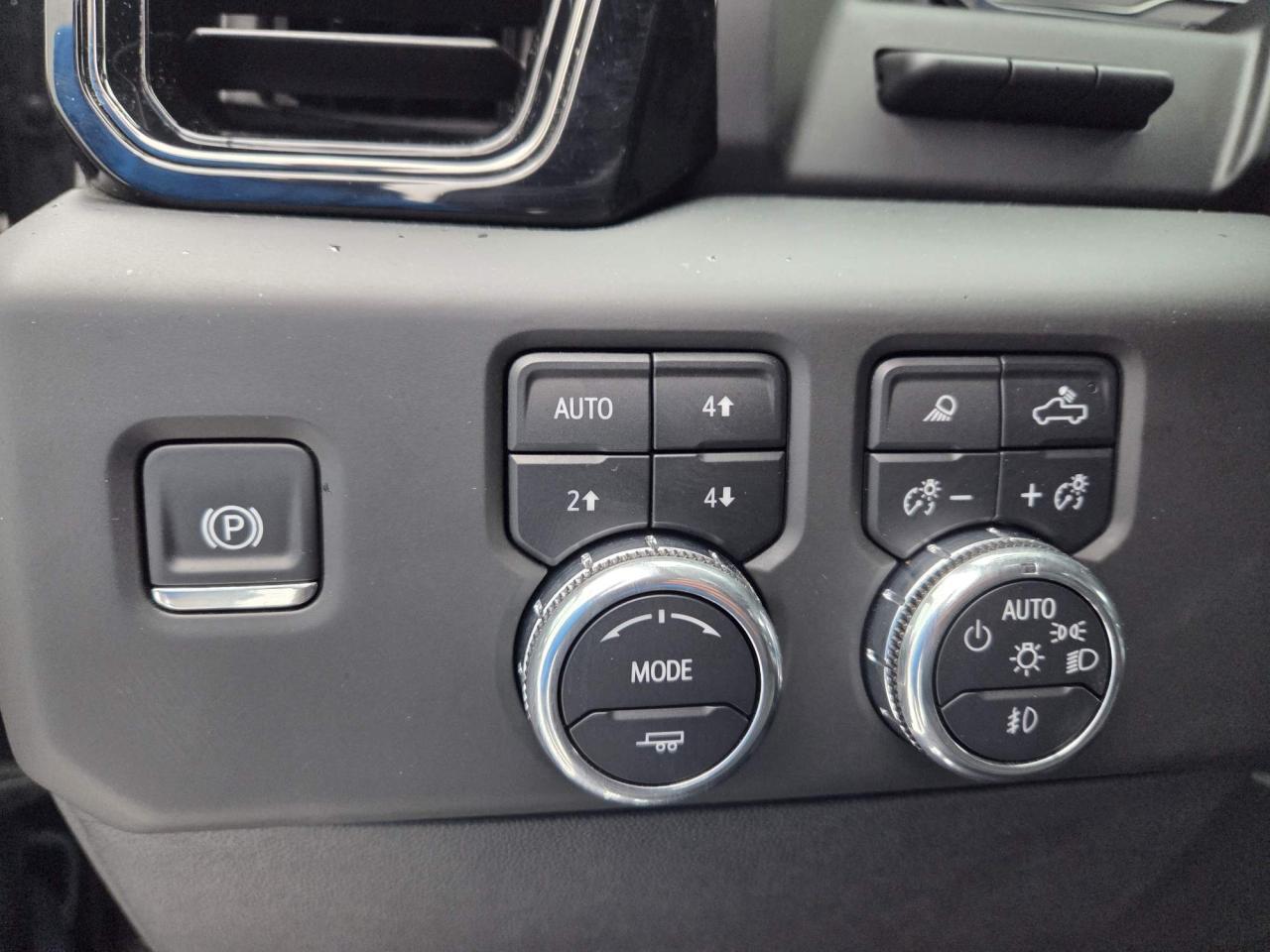 2025 GMC Sierra 1500 AT4 One Owner | Sunroof | Technology Package | 18" Wheels Photo