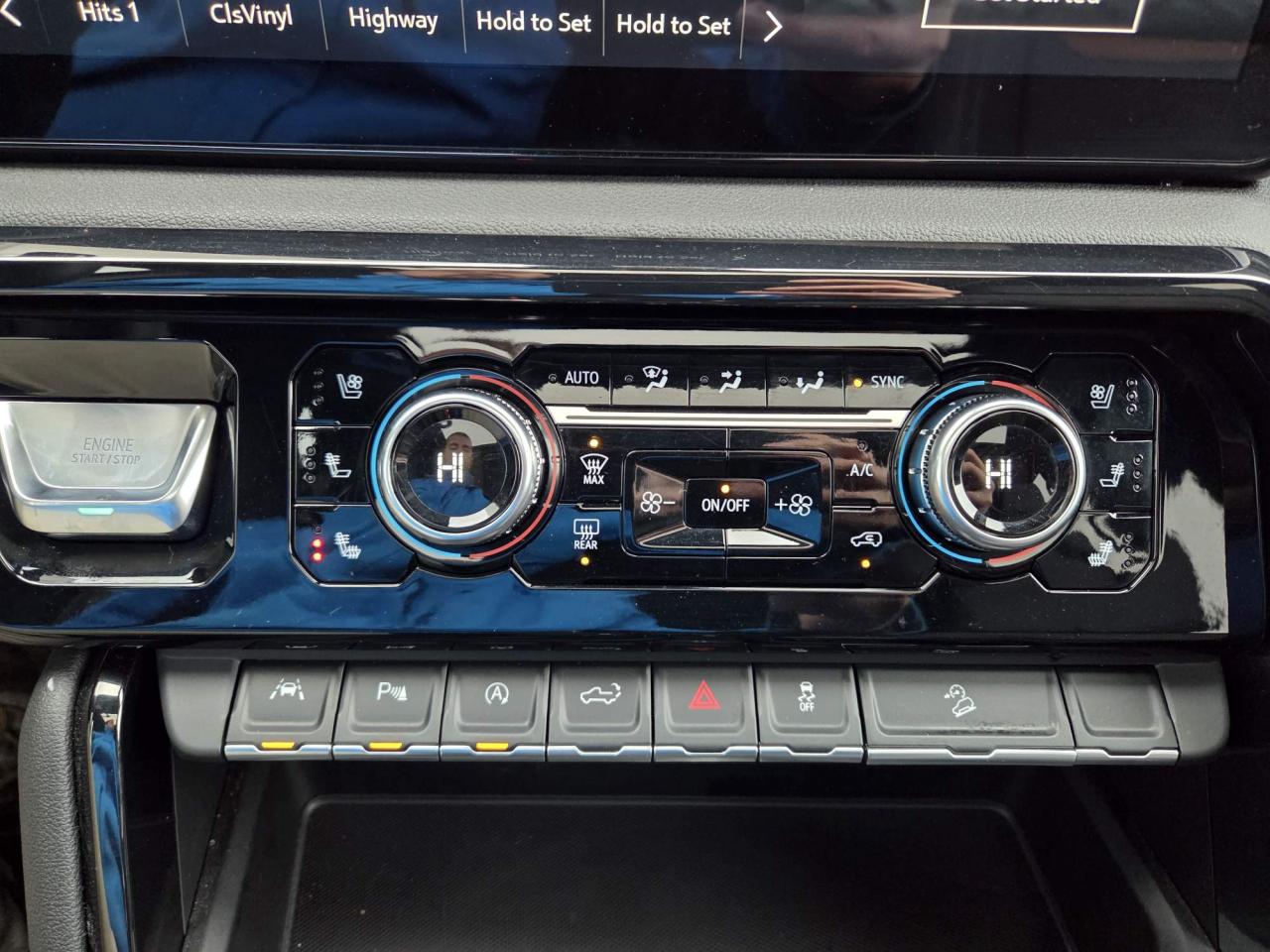 2025 GMC Sierra 1500 AT4 One Owner | Sunroof | Technology Package | 18" Wheels Photo