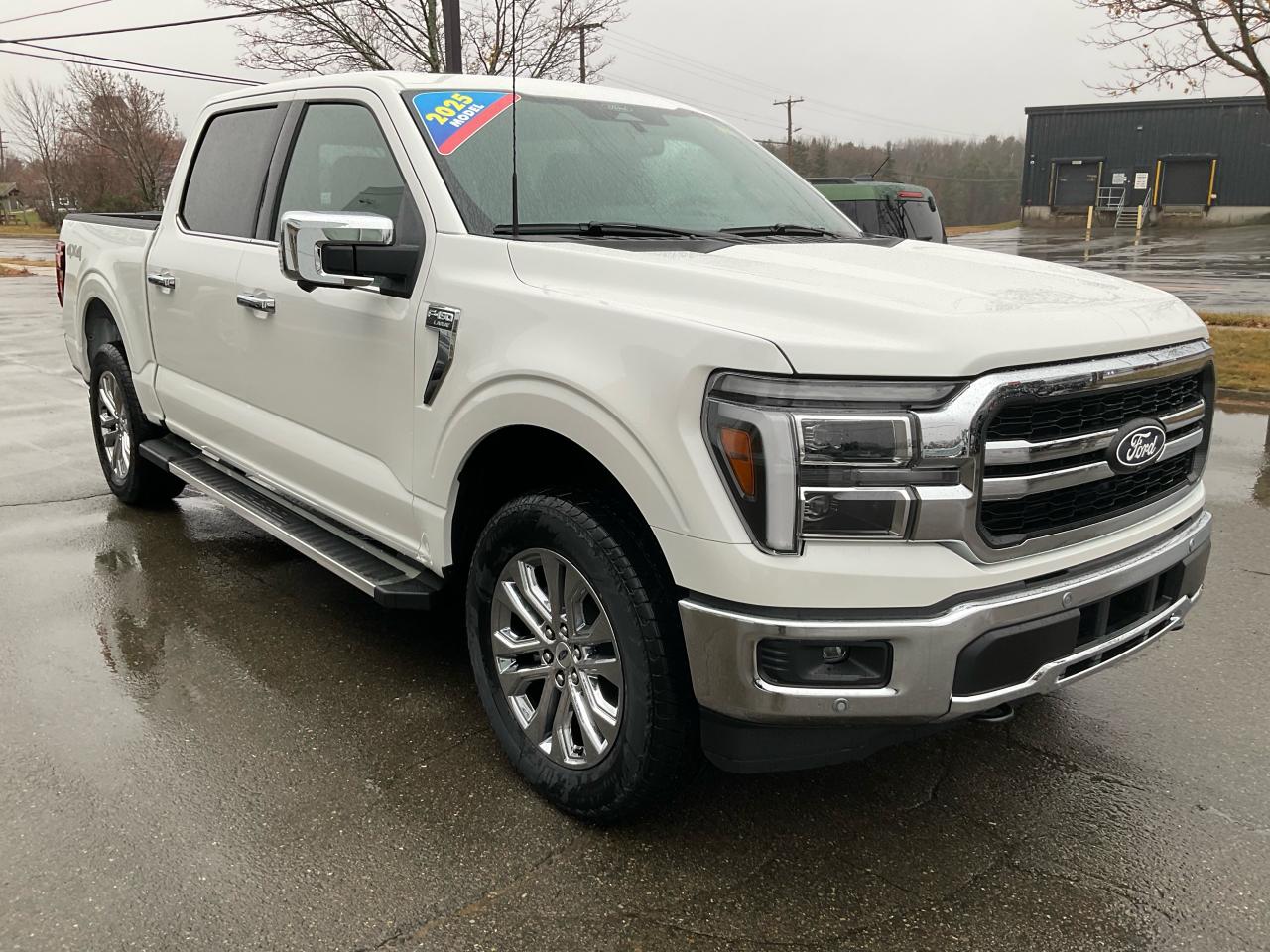 2025 Ford F-150 Lariat Photo2