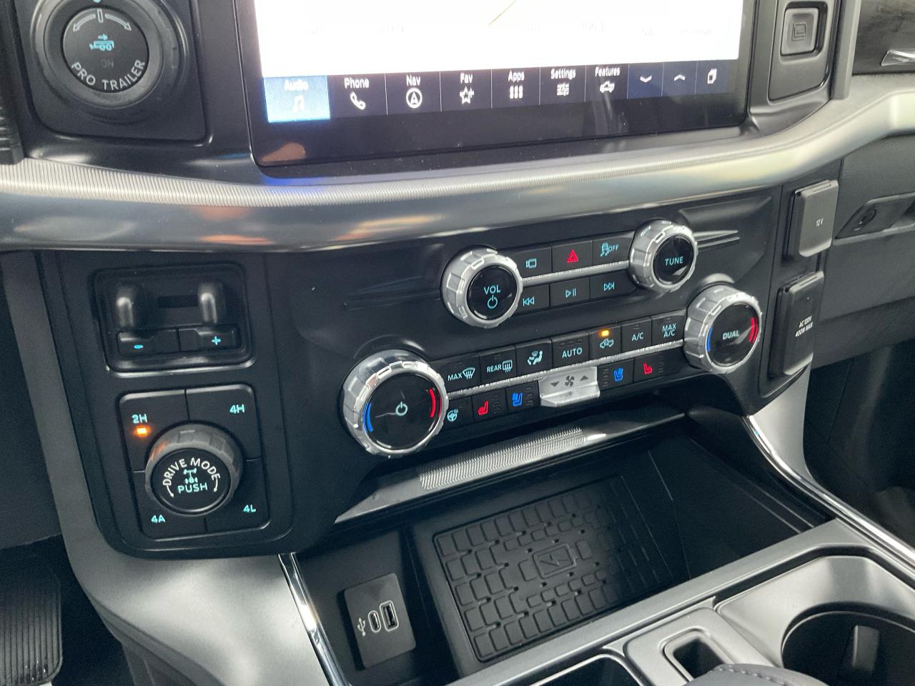 2025 Ford F-150 Lariat Photo5