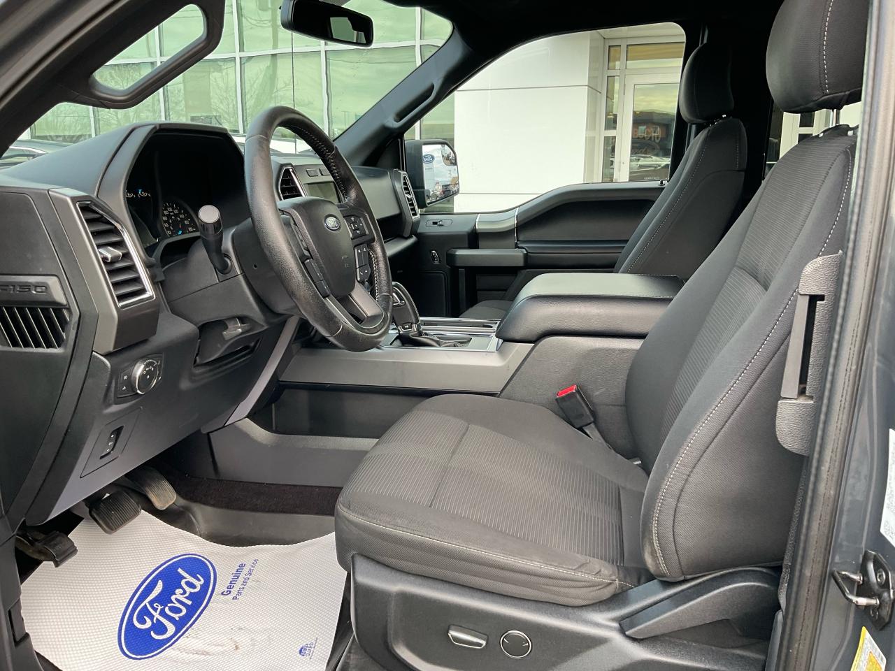 2016 Ford F-150 XLT Photo5