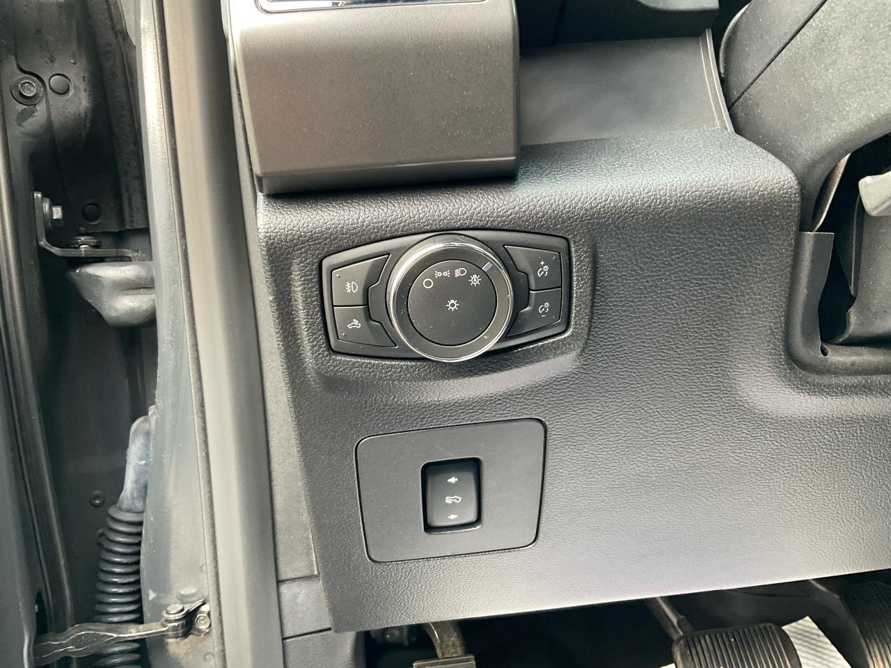 2016 Ford F-150 XLT Photo5