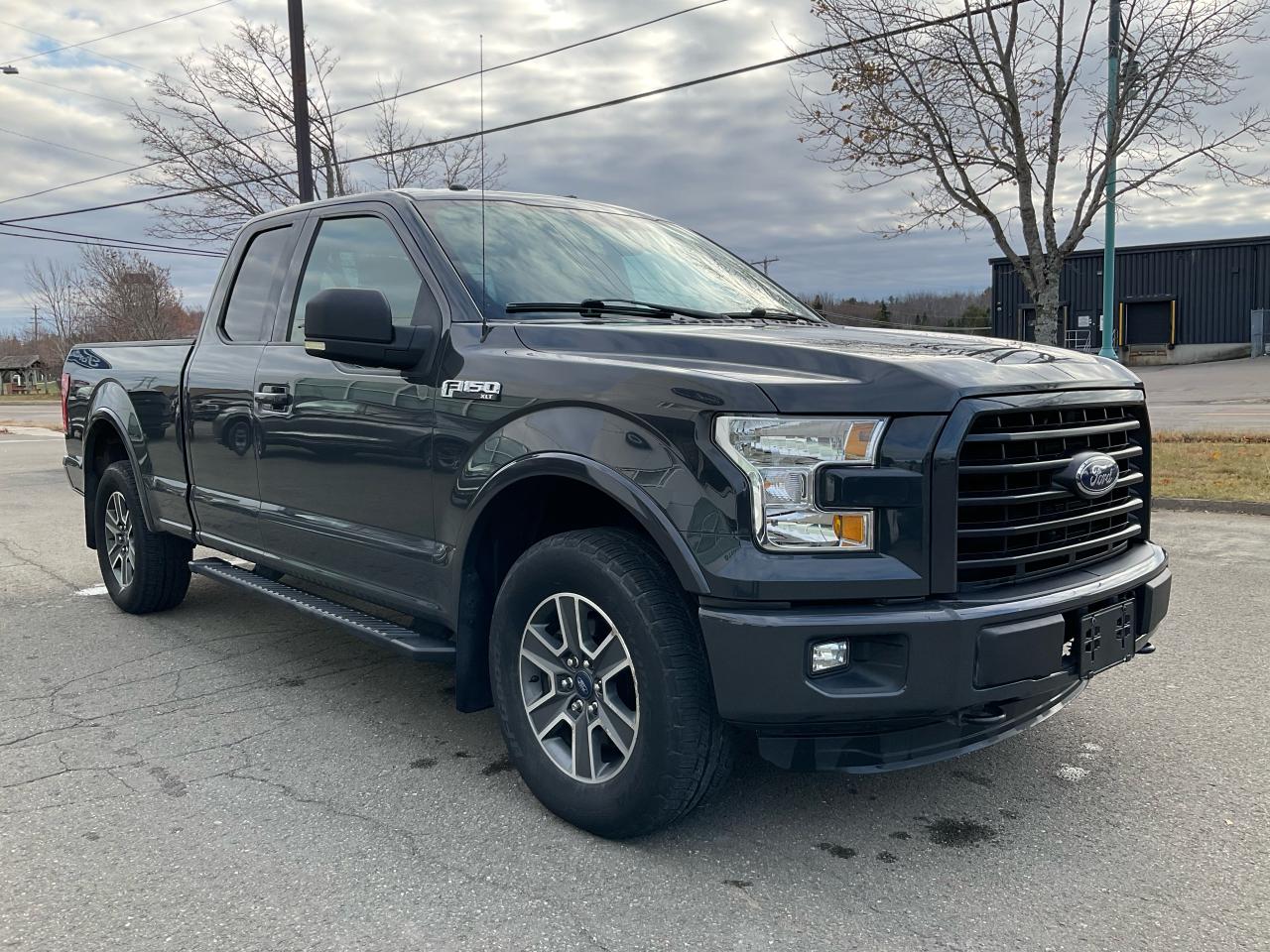 2016 Ford F-150 XLT Photo5