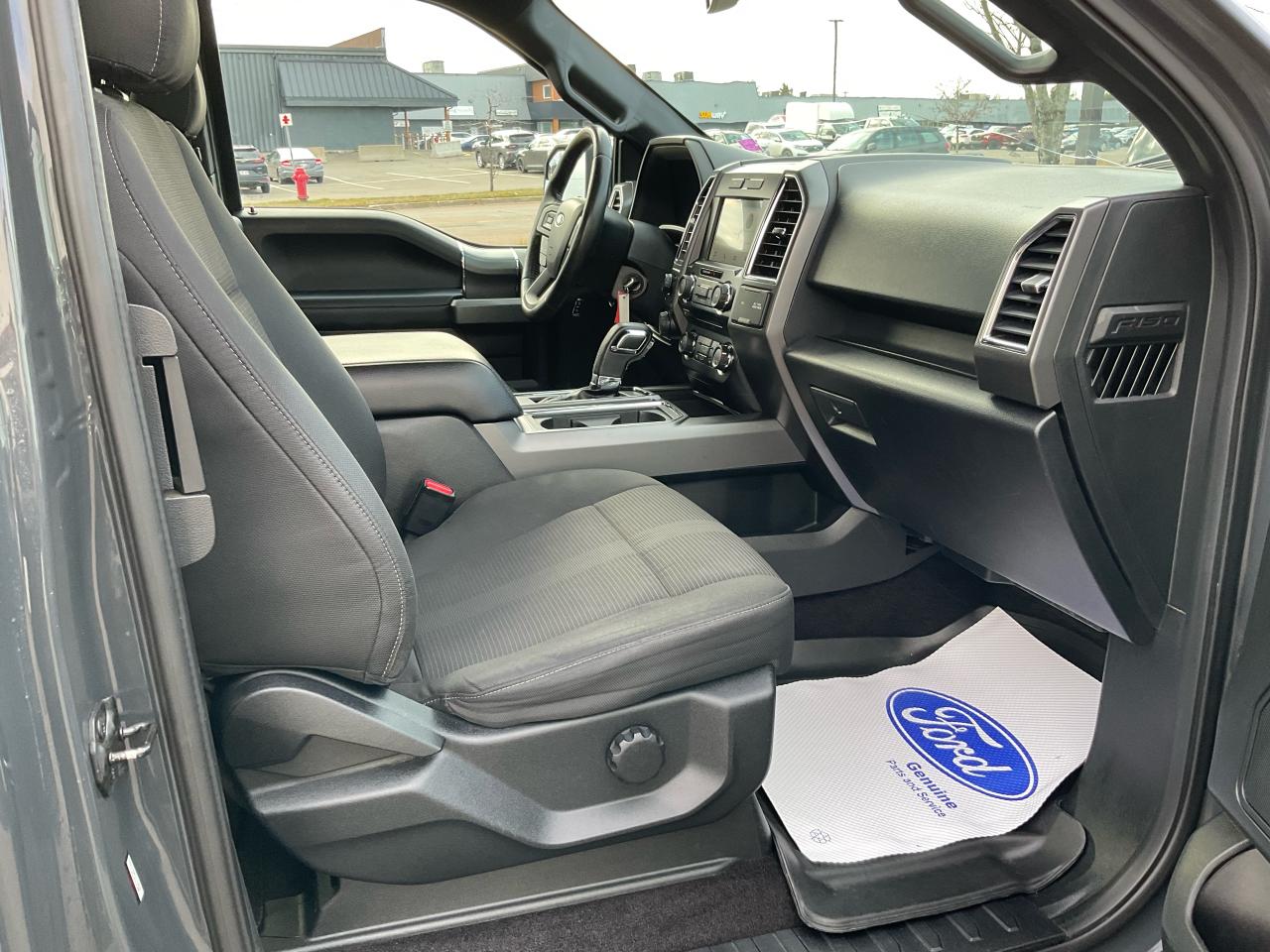 2016 Ford F-150 XLT Photo5