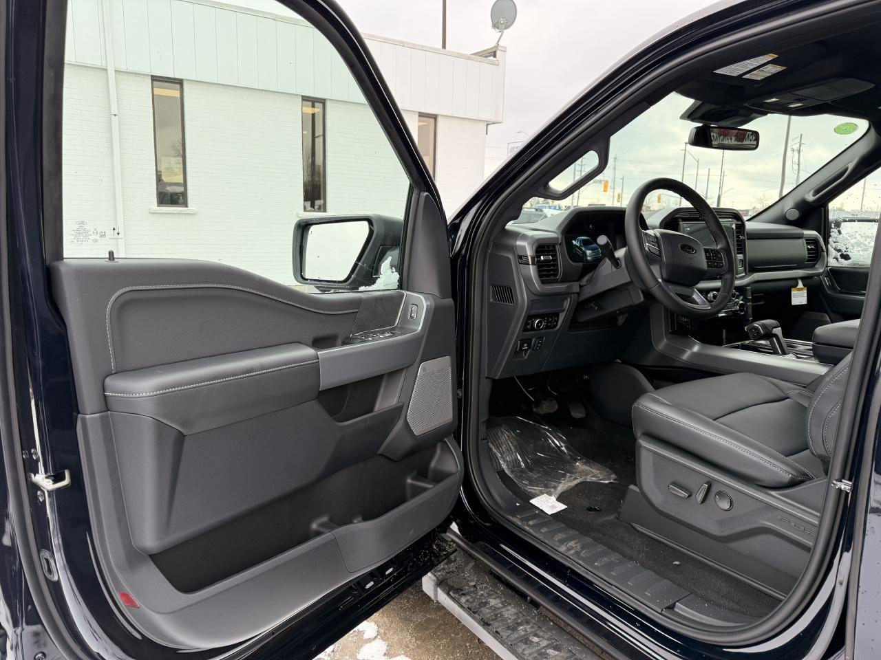 2025 Ford F-150 XLT Photo