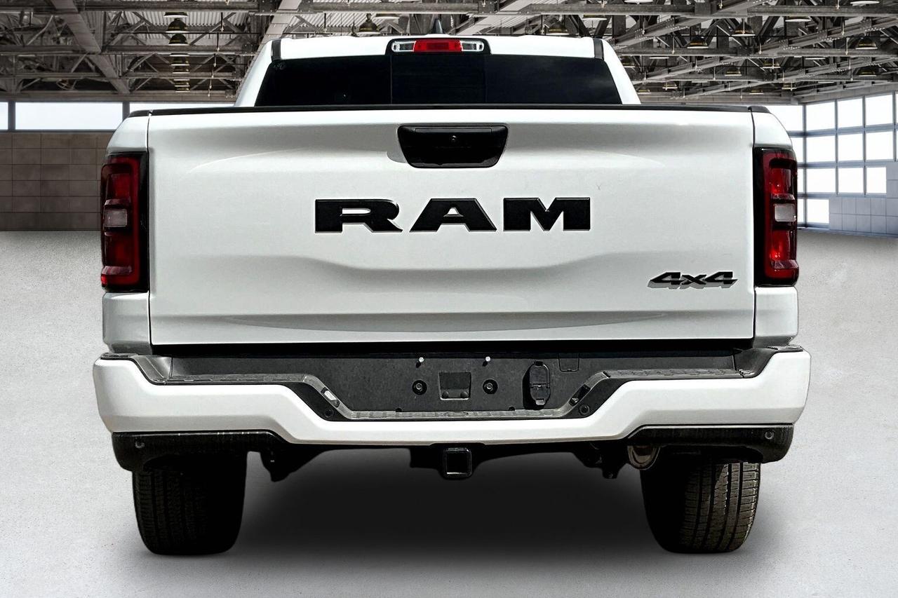 2026 RAM 1500 EXPRESS | Blackout | 8.4" TOUCHSCREEN | 4X4 Photo3