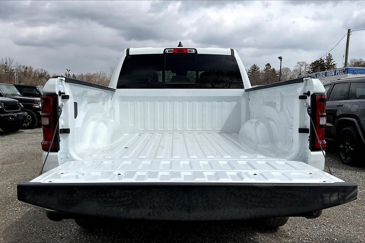 2026 RAM 1500 EXPRESS | Blackout | 8.4" TOUCHSCREEN | 4X4 Photo