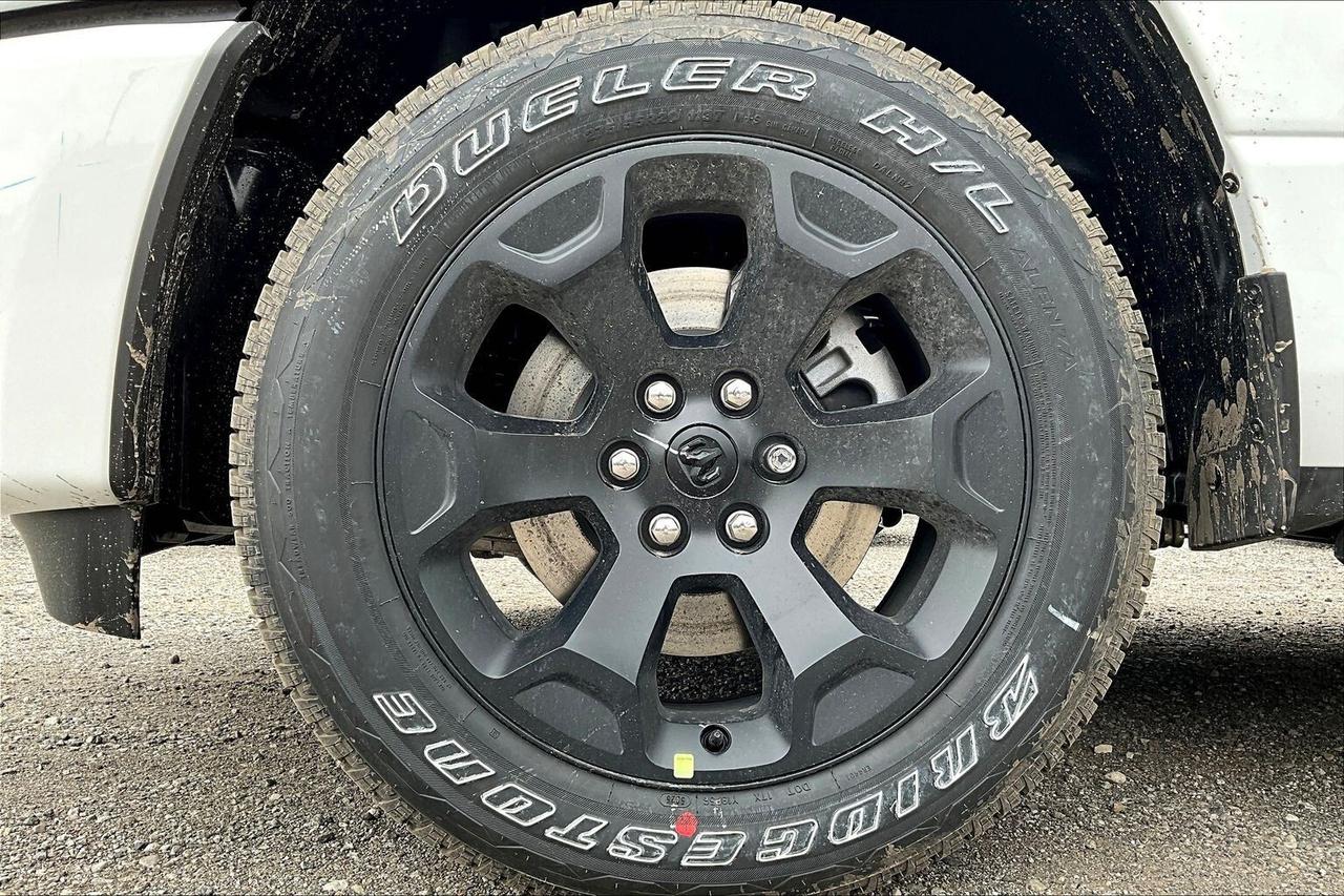 2026 RAM 1500 EXPRESS | Blackout | 8.4" TOUCHSCREEN | 4X4 Photo