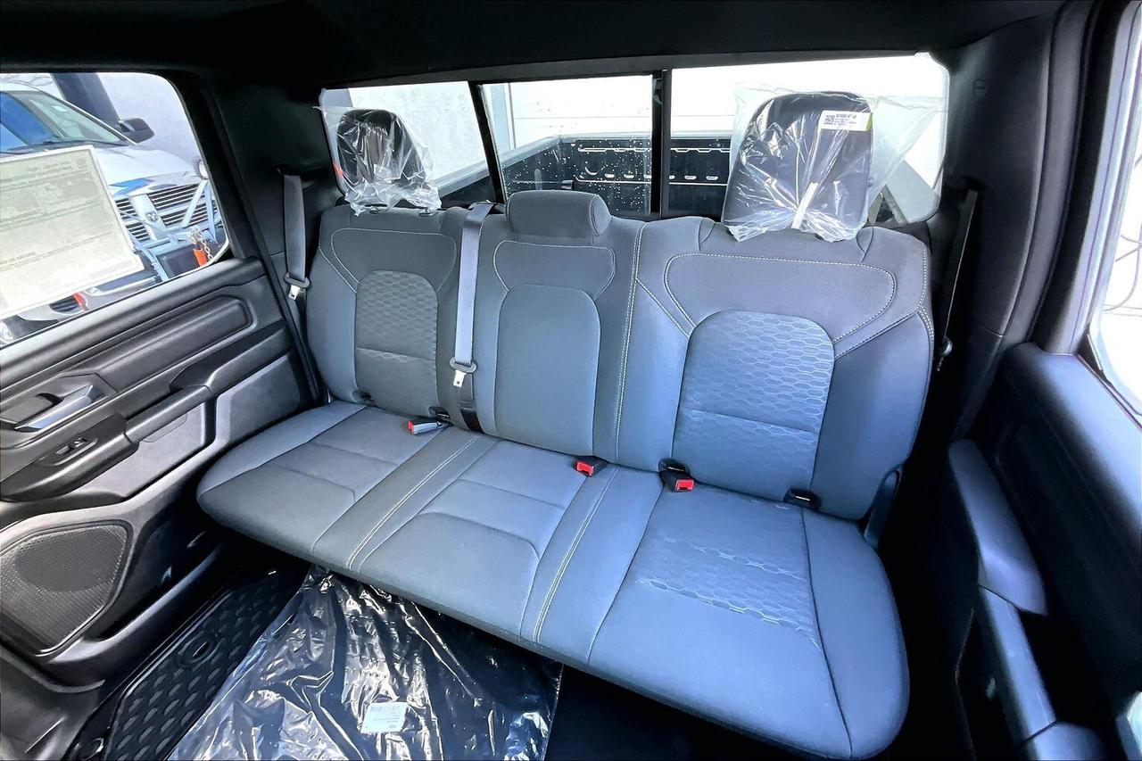 2026 RAM 1500 EXPRESS | Blackout | 8.4" TOUCHSCREEN | 4X4 Photo