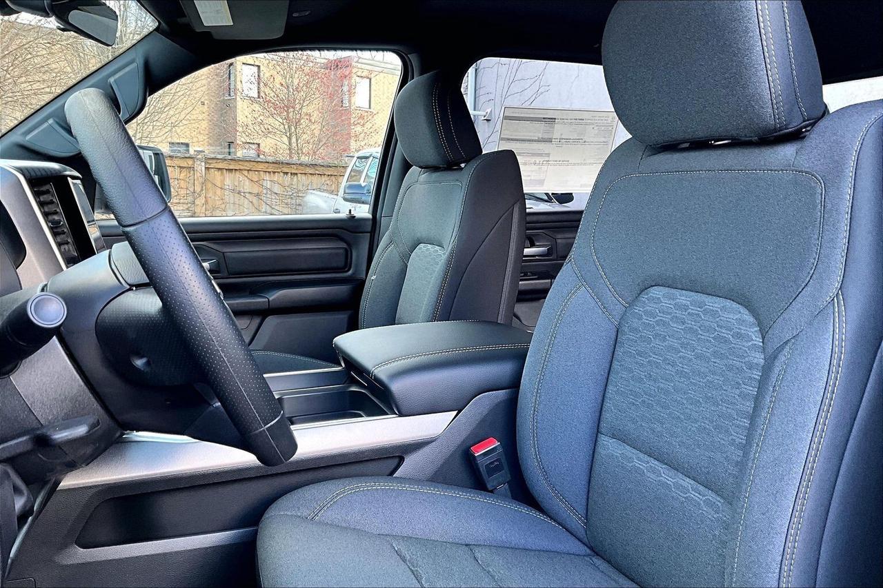 2026 RAM 1500 EXPRESS | Blackout | 8.4" TOUCHSCREEN | 4X4 Photo
