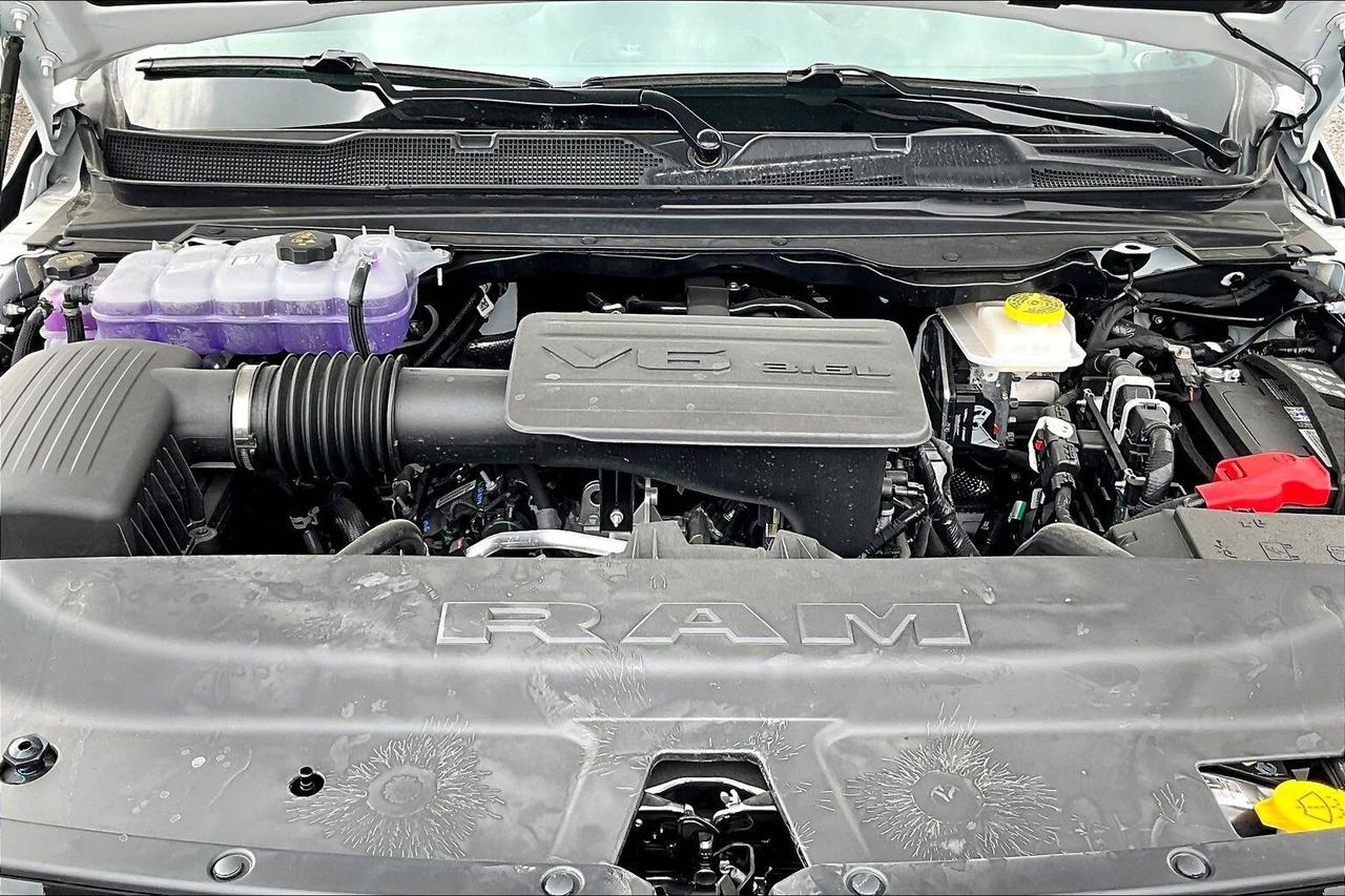 2026 RAM 1500 EXPRESS | Blackout | 8.4" TOUCHSCREEN | 4X4 Photo