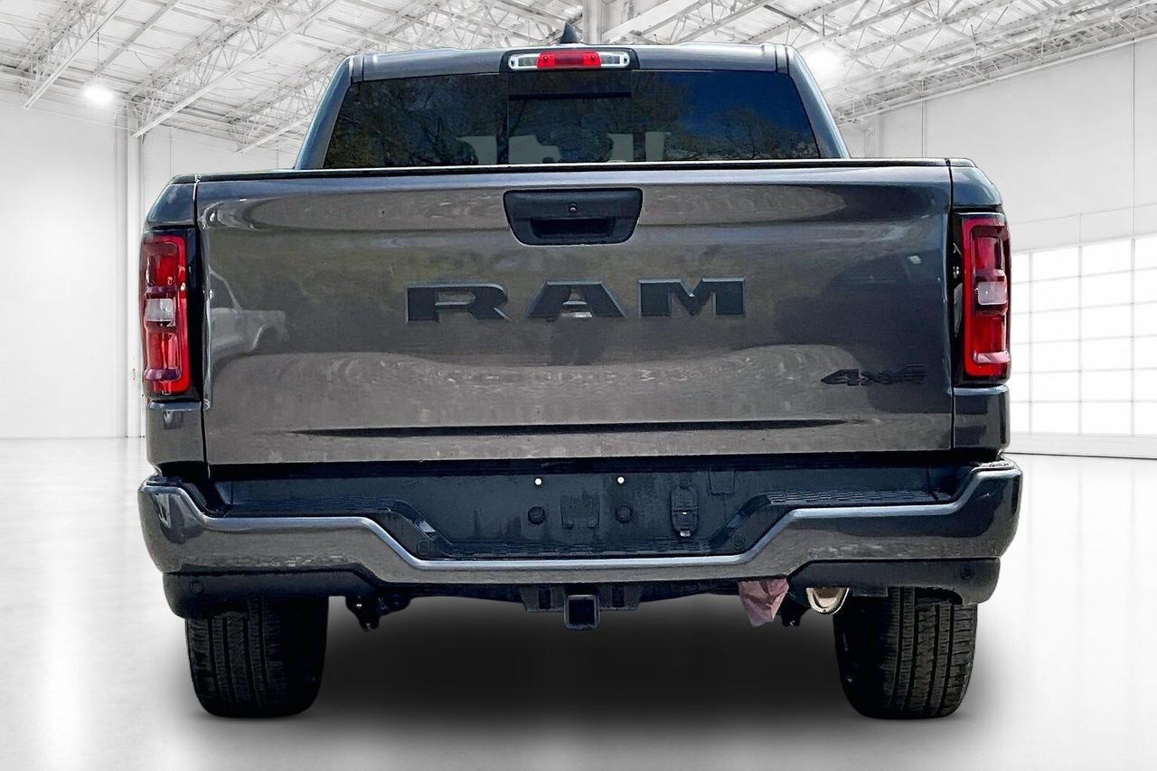 2026 RAM 1500 EXPRESS | Blackout | 8.4" TOUCHSCREEN | 4X4 Photo3