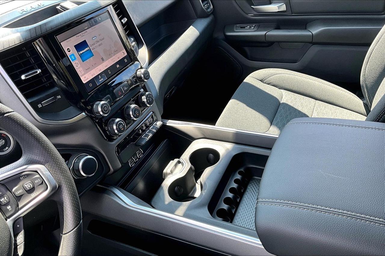 2026 RAM 1500 EXPRESS | Blackout | 8.4" TOUCHSCREEN | 4X4 Photo