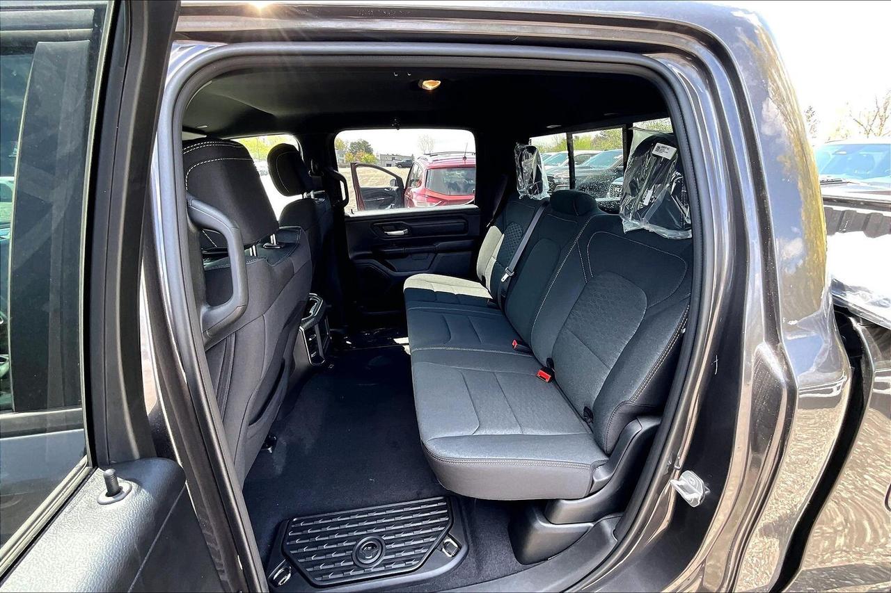 2026 RAM 1500 EXPRESS | Blackout | 8.4" TOUCHSCREEN | 4X4 Photo
