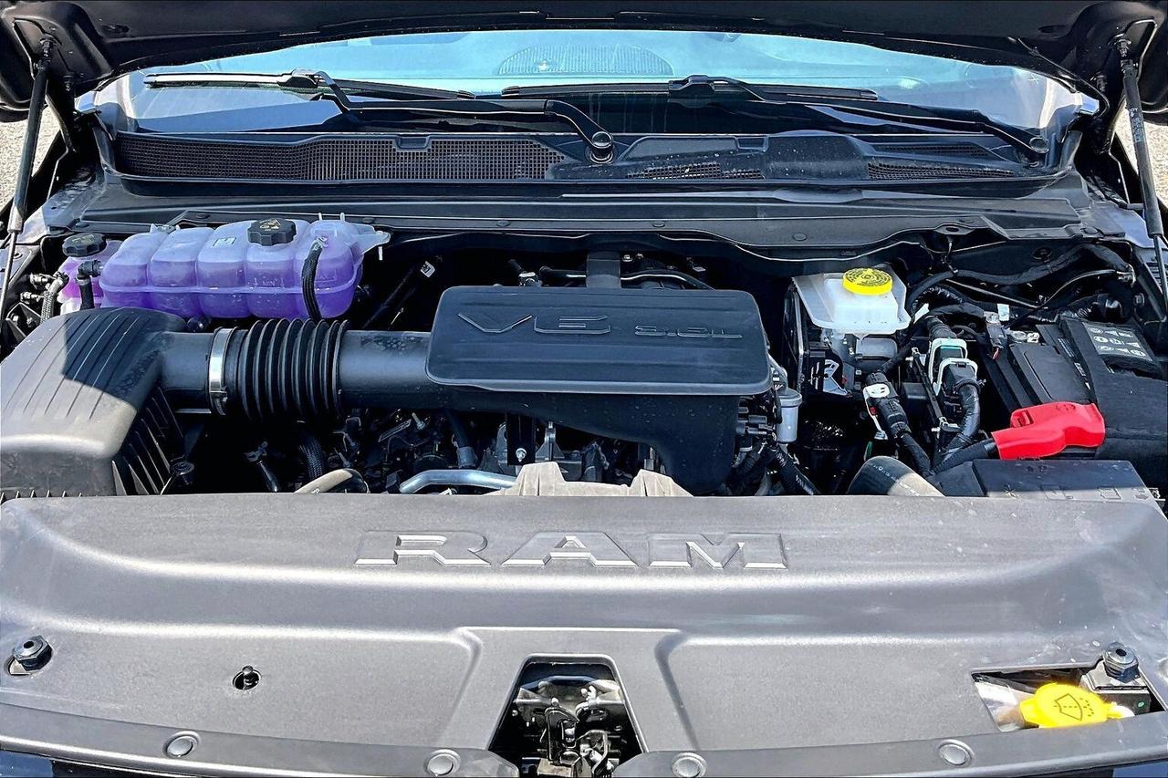2026 RAM 1500 EXPRESS | Blackout | 8.4" TOUCHSCREEN | 4X4 Photo