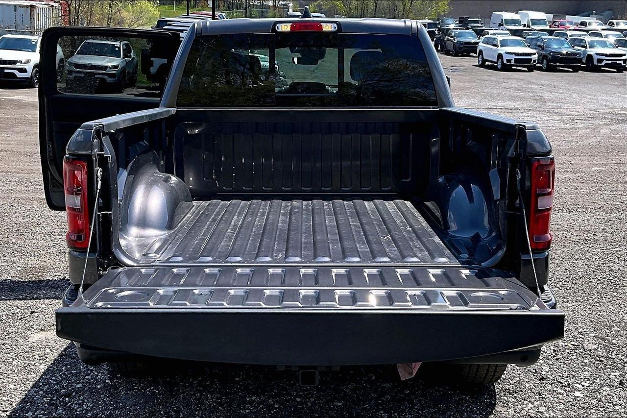 2026 RAM 1500 EXPRESS | Blackout | 8.4" TOUCHSCREEN | 4X4 Photo