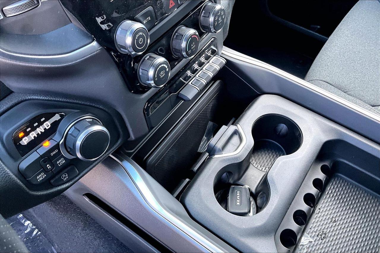 2026 RAM 1500 EXPRESS | Blackout | 8.4" TOUCHSCREEN | 4X4 Photo