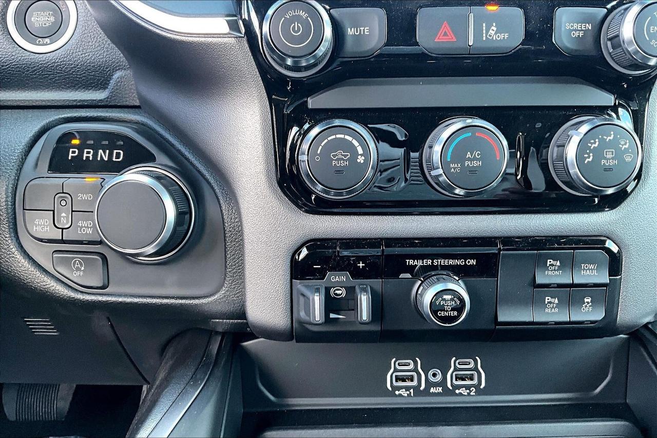 2026 RAM 1500 EXPRESS | Blackout | Tow Group 2 | 8.4"Touchscreen Photo