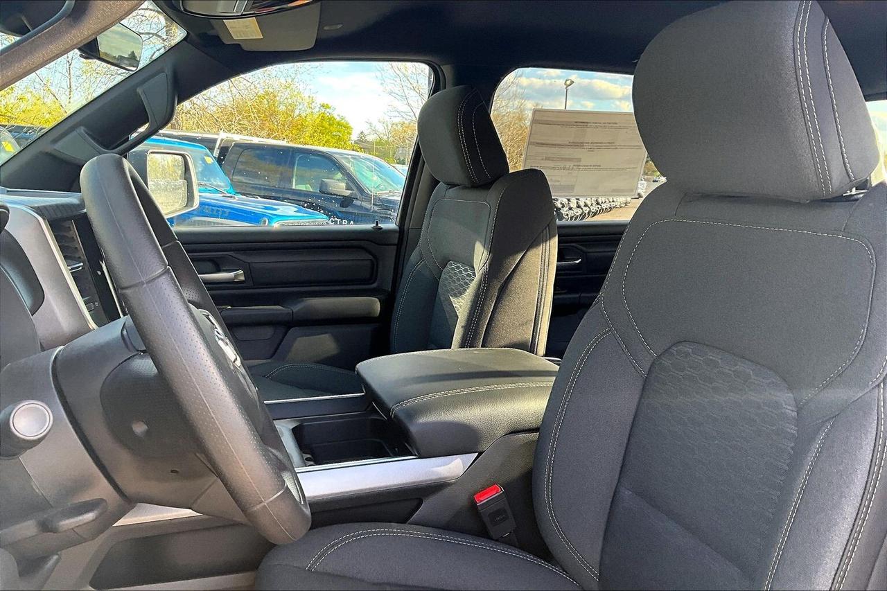 2026 RAM 1500 EXPRESS | Blackout | Tow Group 2 | 8.4"Touchscreen Photo
