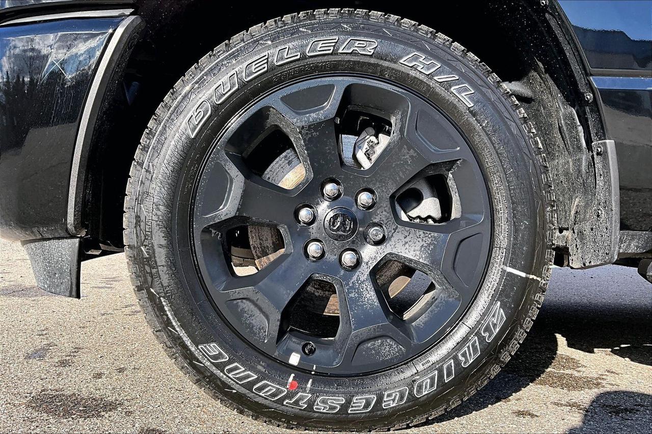 2026 RAM 1500 EXPRESS | Blackout | 8.4" TOUCHSCREEN | 4X4 Photo