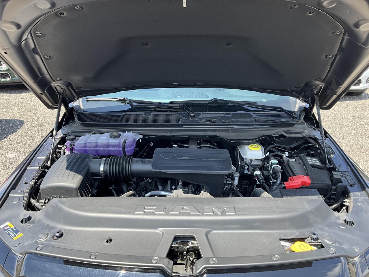 2026 RAM 1500 EXPRESS | Blackout | 8.4" TOUCHSCREEN | 4X4 Photo