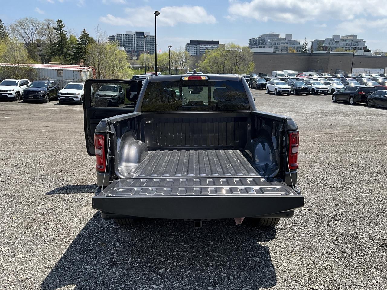 2026 RAM 1500 EXPRESS | Blackout | 8.4" TOUCHSCREEN | 4X4 Photo