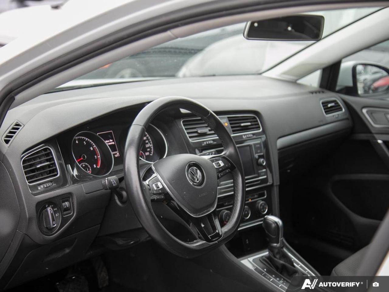 2019 Volkswagen Golf  Photo