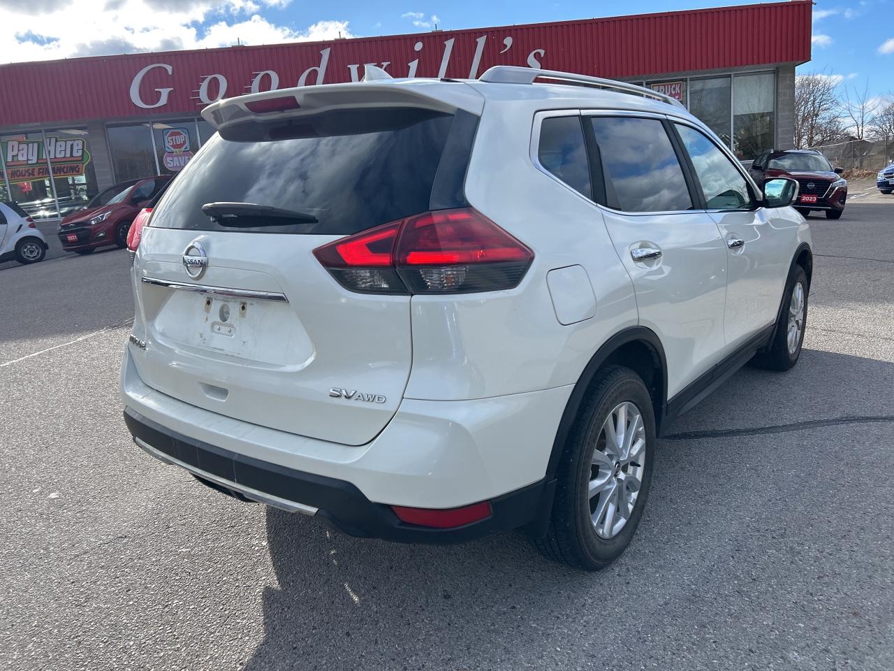 2017 Nissan Rogue SV, REMOTE START, AWD, HEATED SEATS, BACK UP CAM! - Photo #6