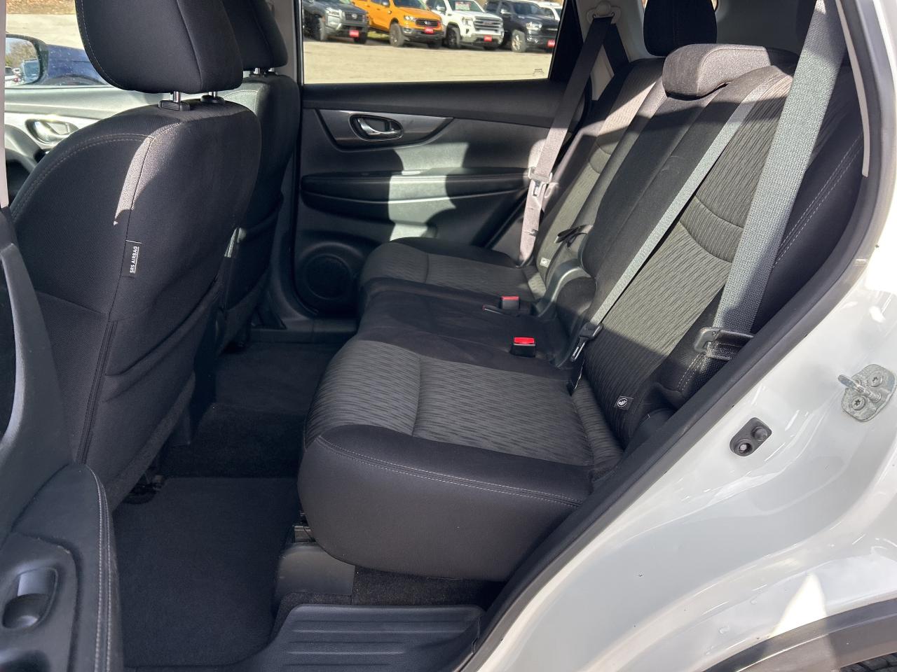 2017 Nissan Rogue SV, REMOTE START, AWD, HEATED SEATS, BACK UP CAM! - Photo #12