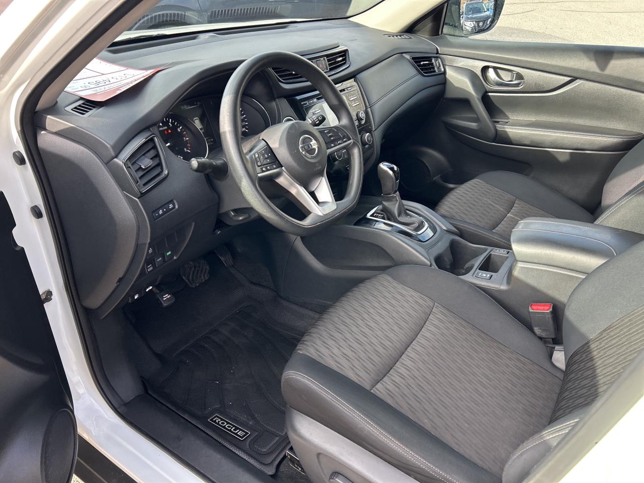 2017 Nissan Rogue SV, REMOTE START, AWD, HEATED SEATS, BACK UP CAM! - Photo #14