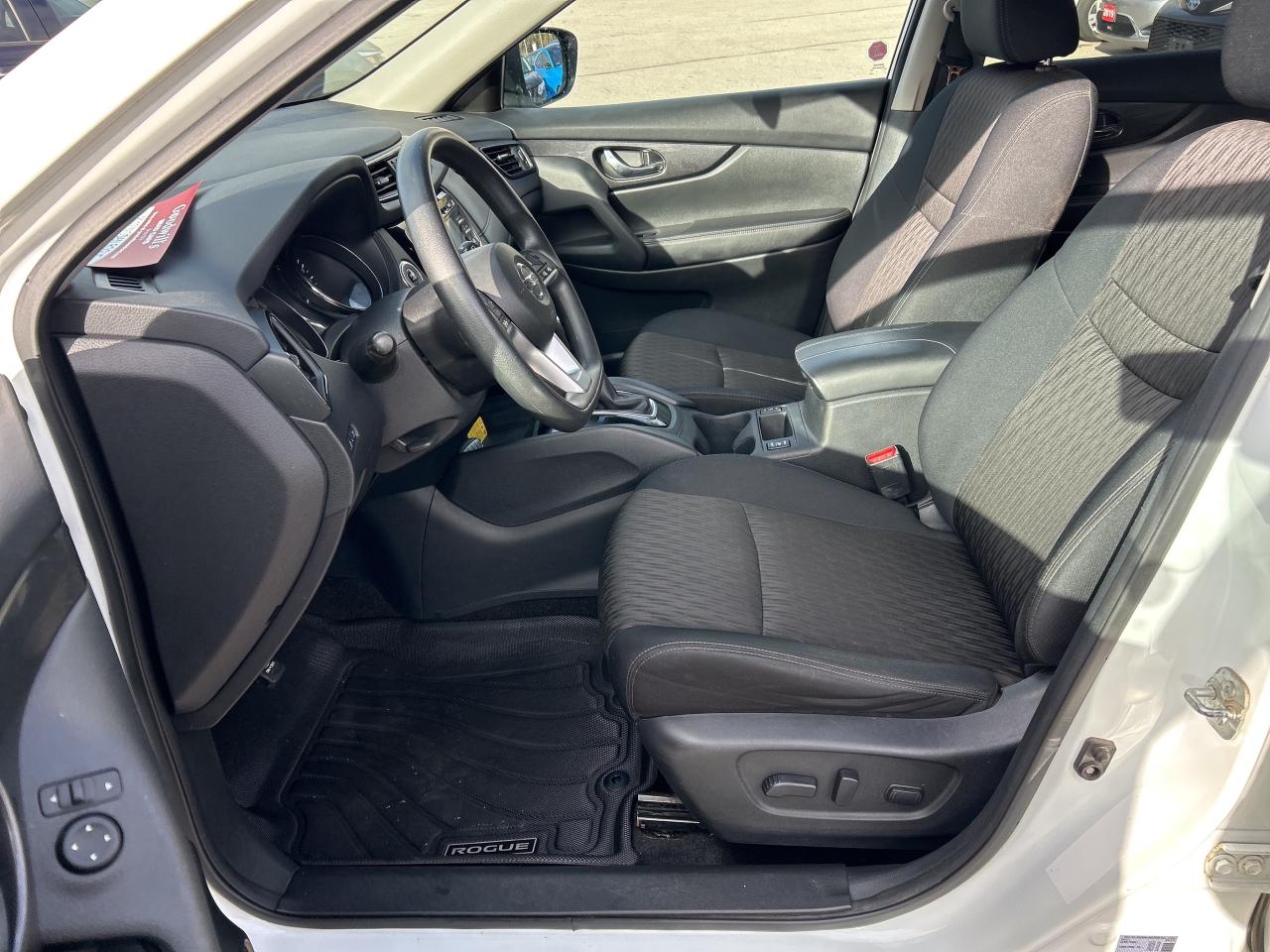 2017 Nissan Rogue SV, REMOTE START, AWD, HEATED SEATS, BACK UP CAM! - Photo #15