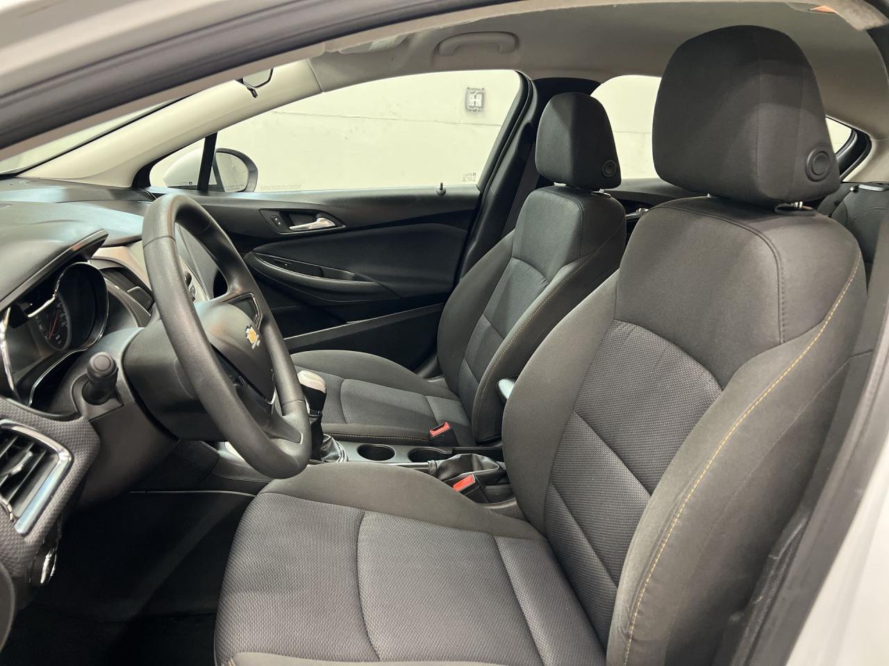 2016 Chevrolet Cruze LS |6-SPEED |ONLY 62,000KMS! |REAR CAM | BLUETOOTH Photo