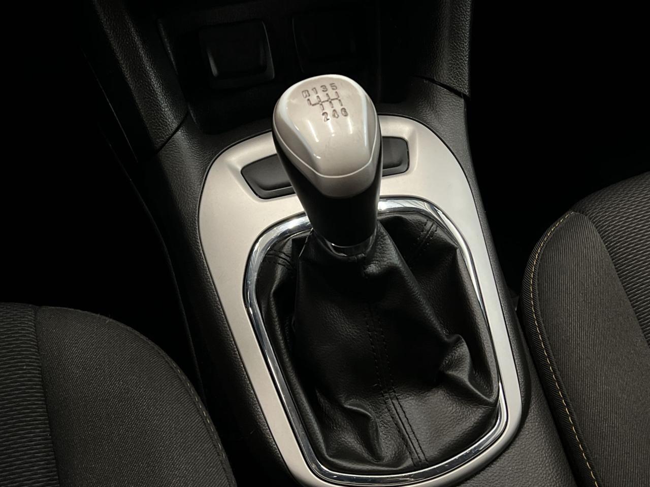 2016 Chevrolet Cruze LS |6-SPEED |ONLY 62,000KMS! |REAR CAM | BLUETOOTH Photo