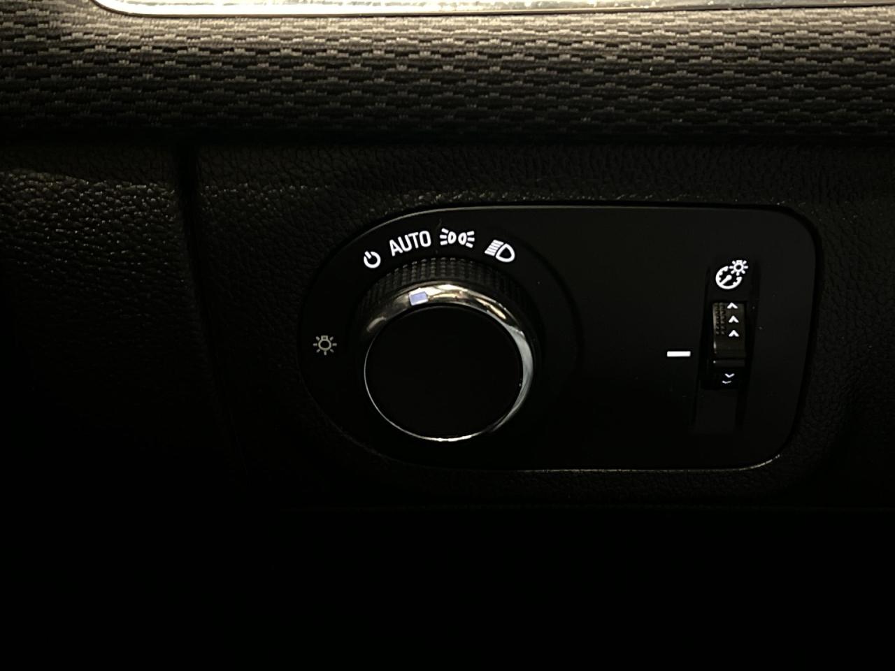 2016 Chevrolet Cruze LS |6-SPEED |ONLY 62,000KMS! |REAR CAM | BLUETOOTH Photo