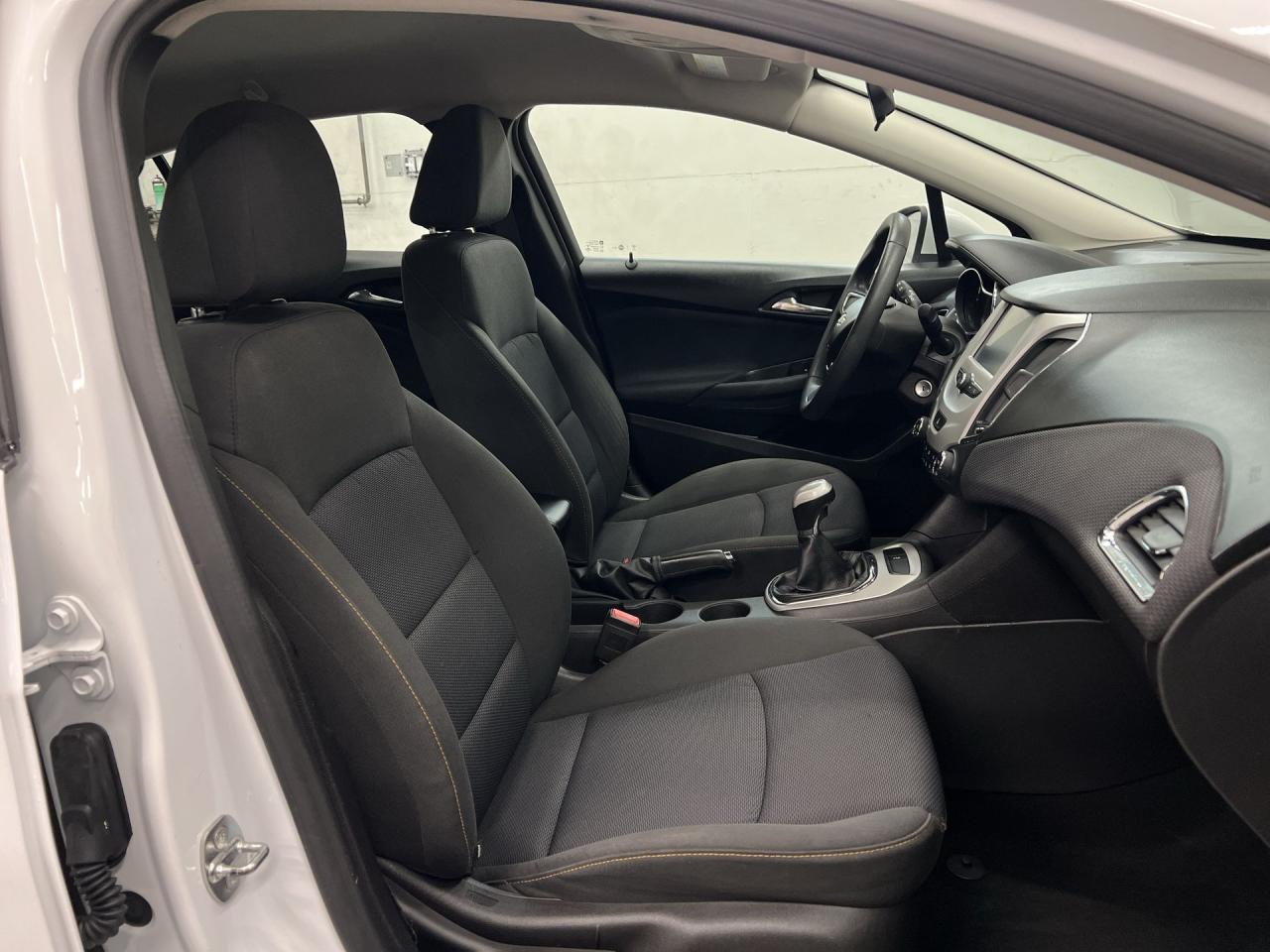 2016 Chevrolet Cruze LS |6-SPEED |ONLY 62,000KMS! |REAR CAM | BLUETOOTH Photo