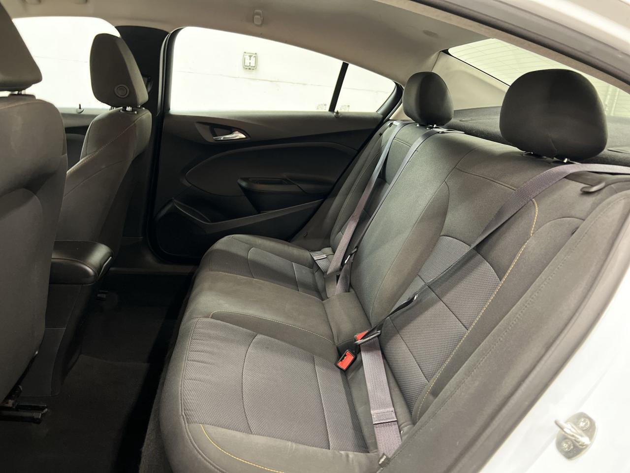 2016 Chevrolet Cruze LS |6-SPEED |ONLY 62,000KMS! |REAR CAM | BLUETOOTH Photo