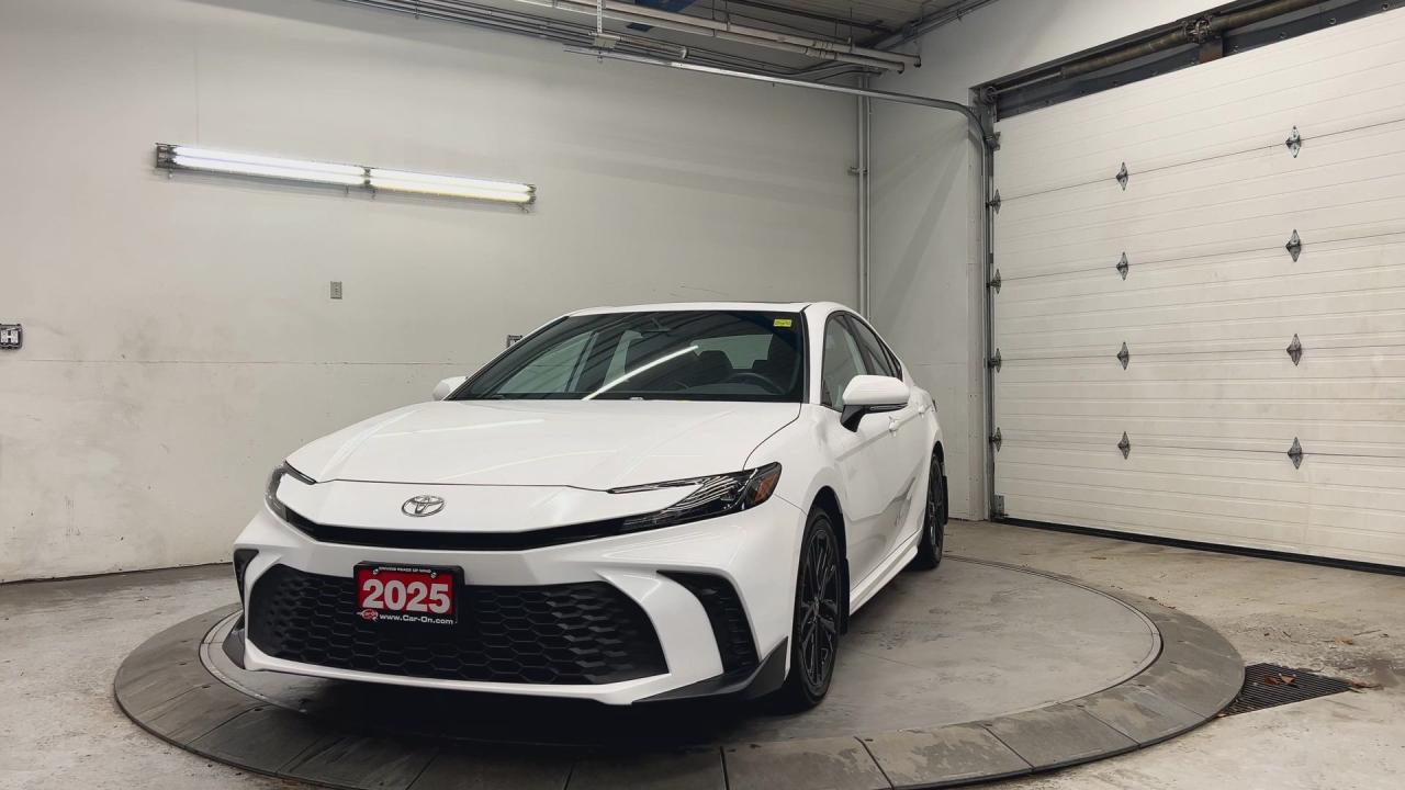 2025 Toyota Camry HYBRID SE UPGRADE AWD | LEATHER |SUNROOF | ALLOYS Photo3
