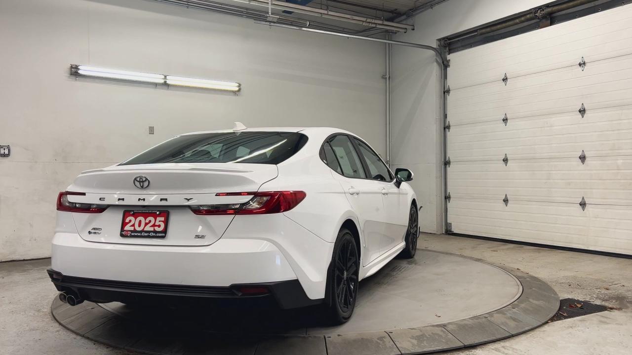 2025 Toyota Camry HYBRID SE UPGRADE AWD | LEATHER |SUNROOF | ALLOYS Photo