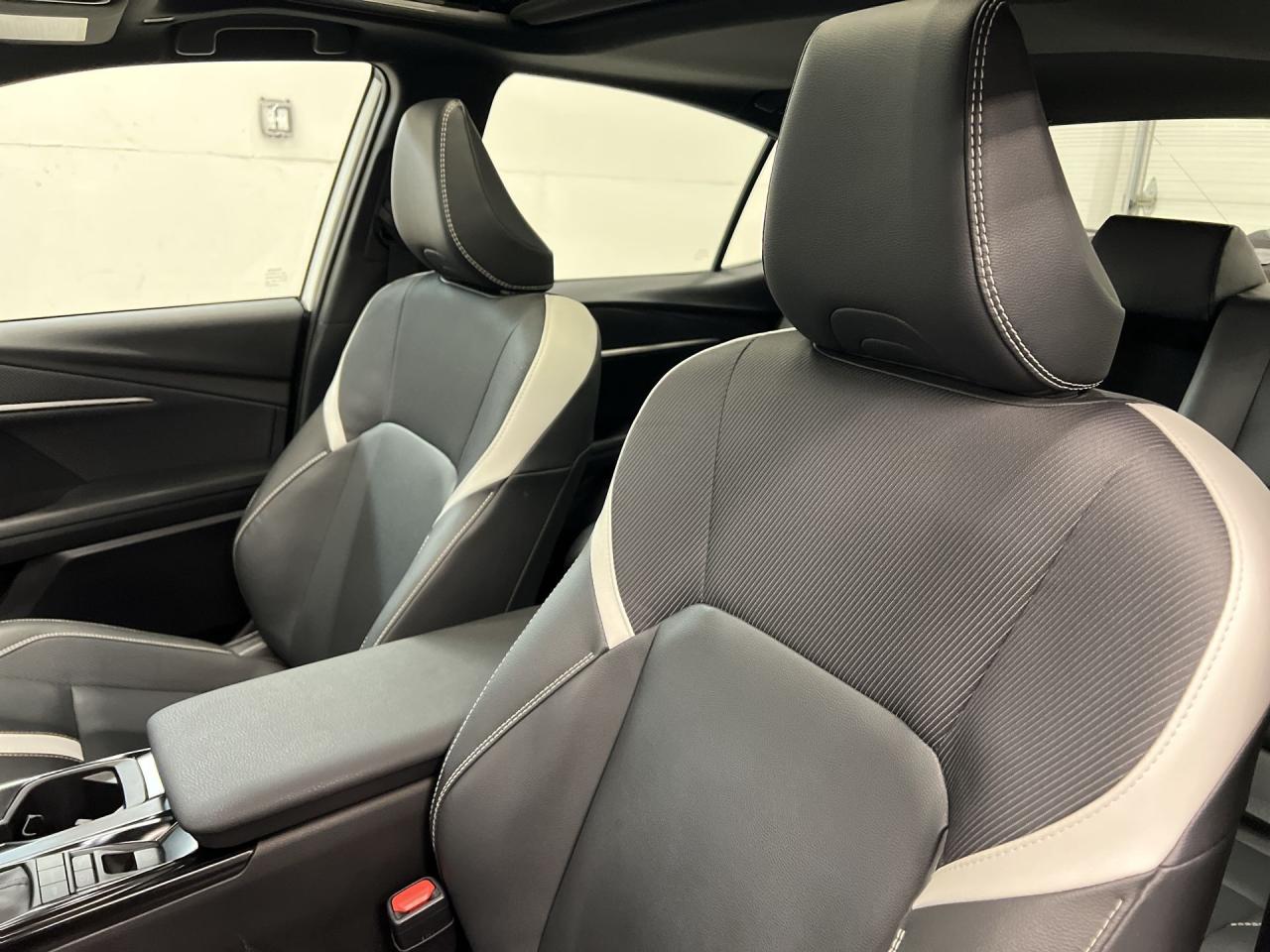 2025 Toyota Camry HYBRID SE UPGRADE AWD | LEATHER |SUNROOF | ALLOYS Photo