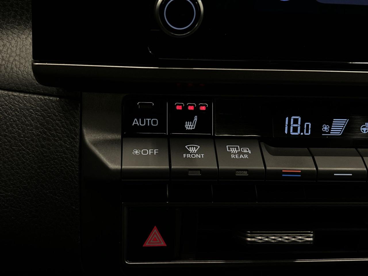 2025 Toyota Camry HYBRID SE UPGRADE AWD | LEATHER |SUNROOF | ALLOYS Photo