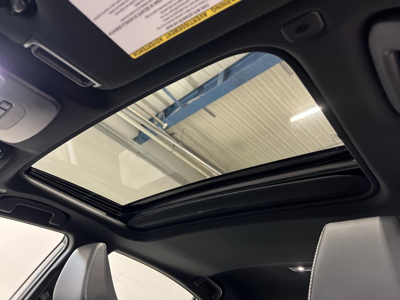 2025 Toyota Camry HYBRID SE UPGRADE AWD | LEATHER |SUNROOF | ALLOYS Photo