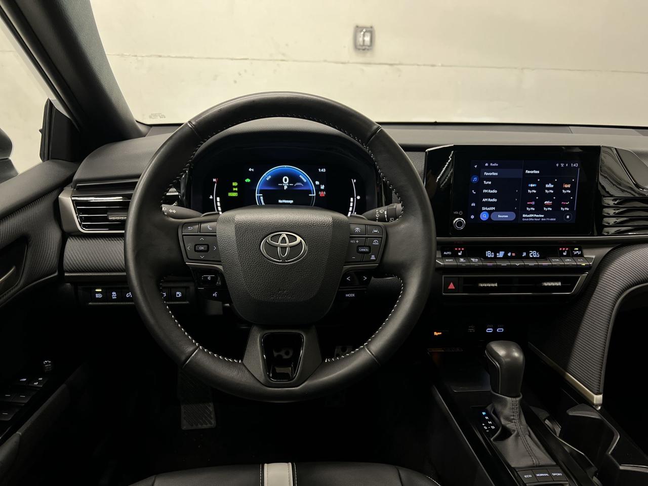 2025 Toyota Camry HYBRID SE UPGRADE AWD | LEATHER |SUNROOF | ALLOYS Photo