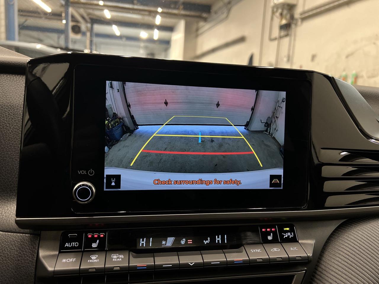 2025 Toyota Camry HYBRID SE UPGRADE AWD | LEATHER |SUNROOF | ALLOYS Photo