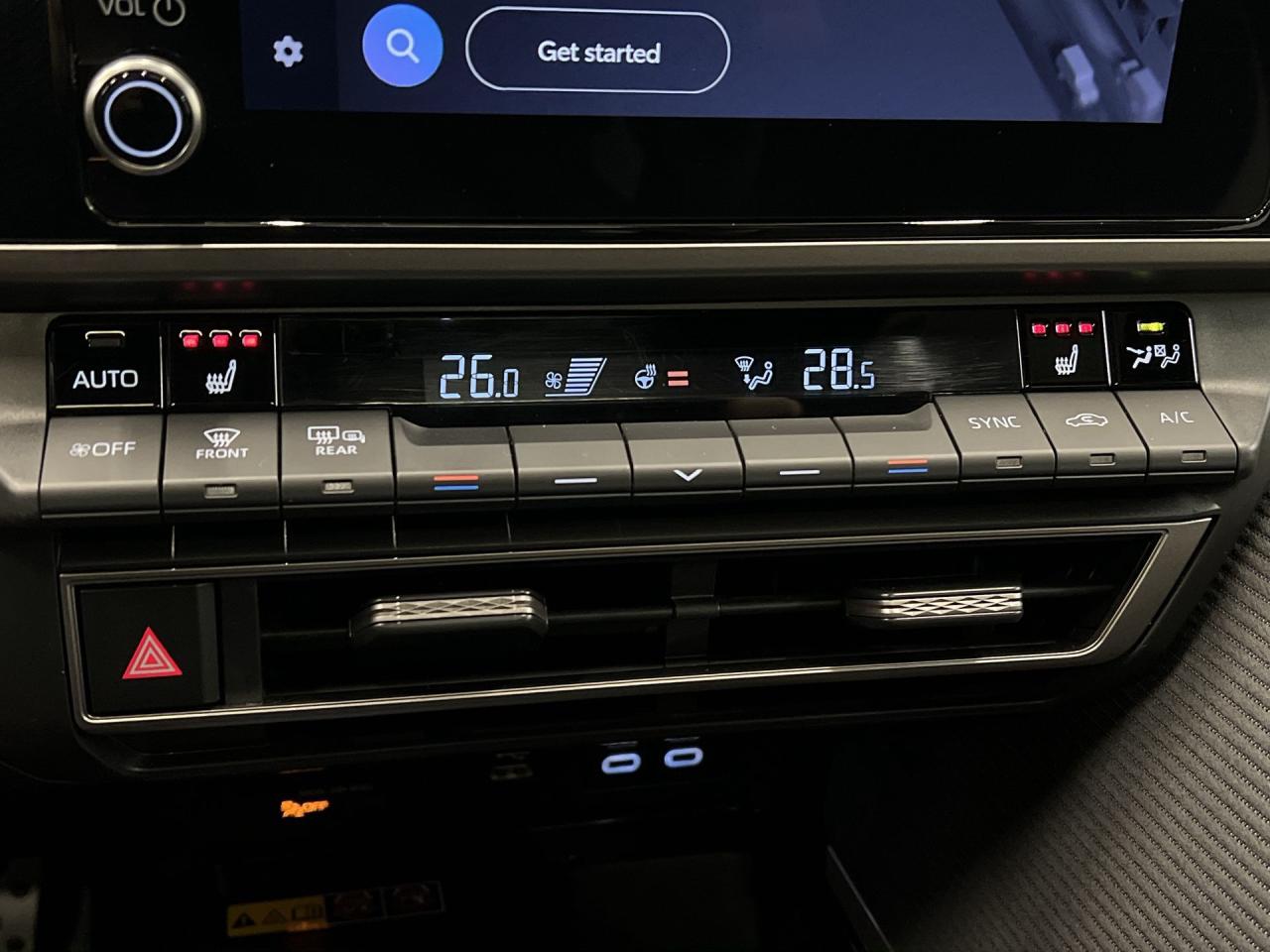 2025 Toyota Camry HYBRID SE UPGRADE AWD | LEATHER |SUNROOF | ALLOYS Photo