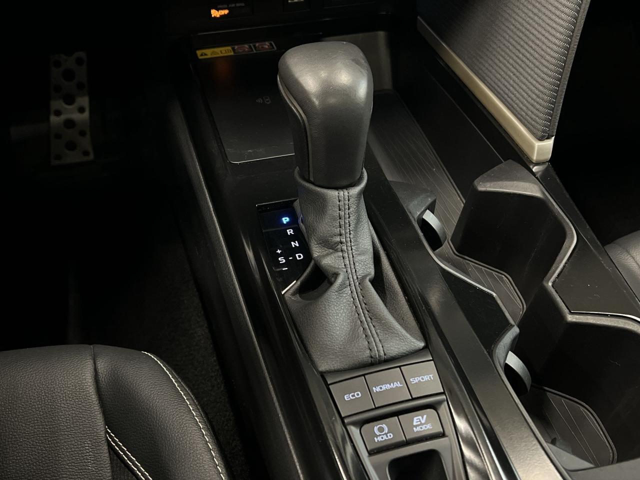 2025 Toyota Camry HYBRID SE UPGRADE AWD | LEATHER |SUNROOF | ALLOYS Photo