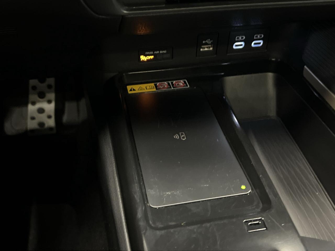 2025 Toyota Camry HYBRID SE UPGRADE AWD | LEATHER |SUNROOF | ALLOYS Photo