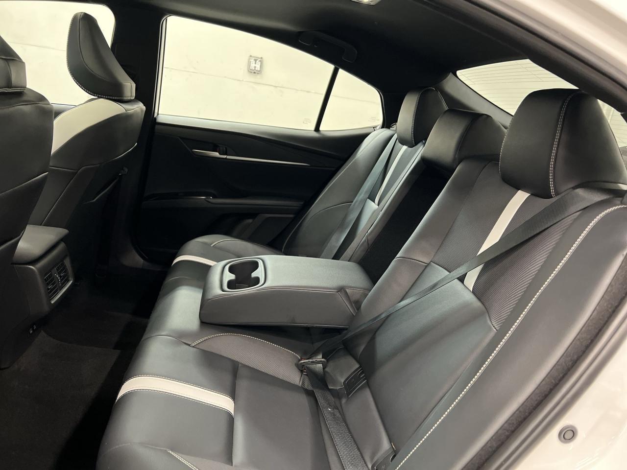 2025 Toyota Camry HYBRID SE UPGRADE AWD | LEATHER |SUNROOF | ALLOYS Photo