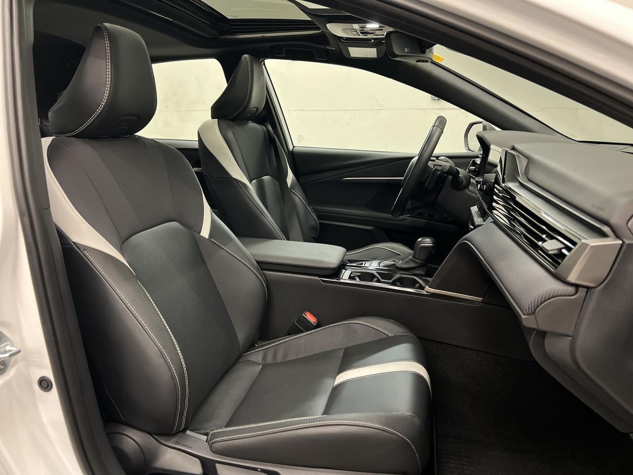 2025 Toyota Camry HYBRID SE UPGRADE AWD | LEATHER |SUNROOF | ALLOYS Photo