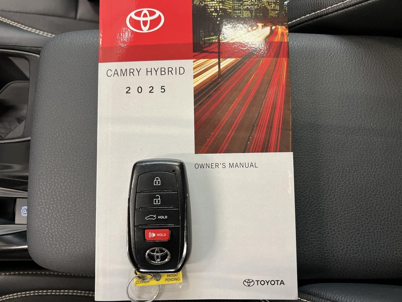 2025 Toyota Camry HYBRID SE UPGRADE AWD | LEATHER |SUNROOF | ALLOYS Photo