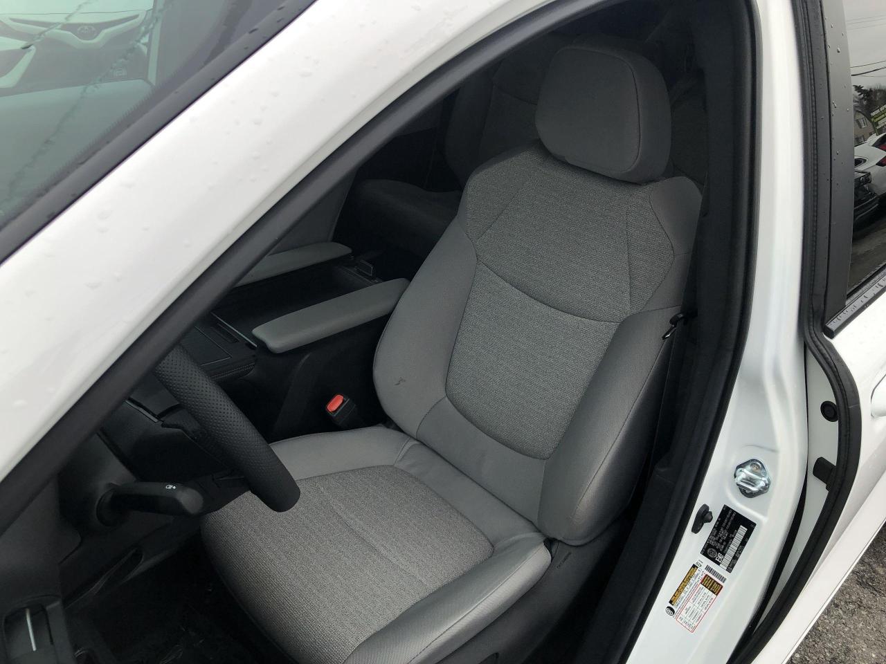 2025 Toyota Sienna LE 8-Passenger LIKE NEW!!  HYBRID, ONLY 6,834KMS, Photo